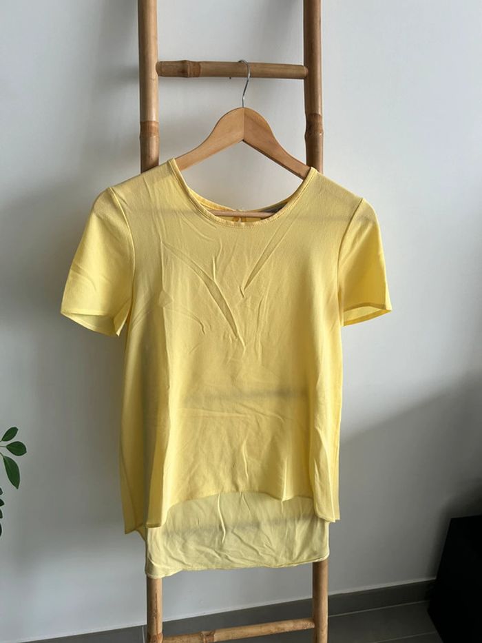 T-shirt jaune