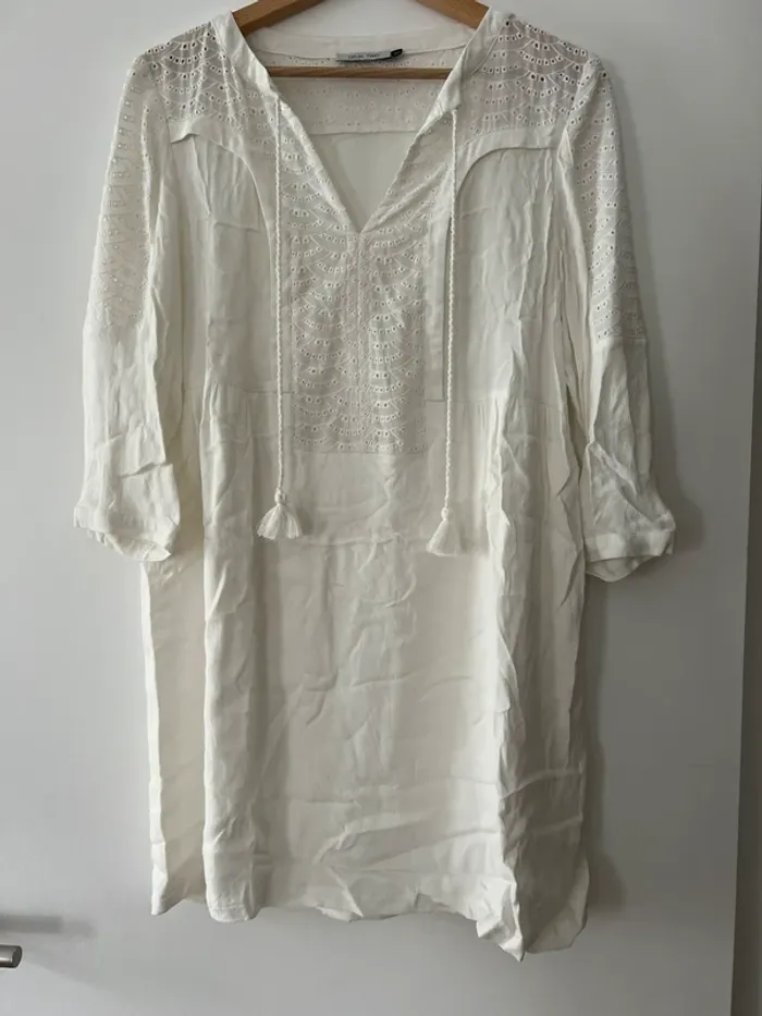 Robe blanche manches 3/4