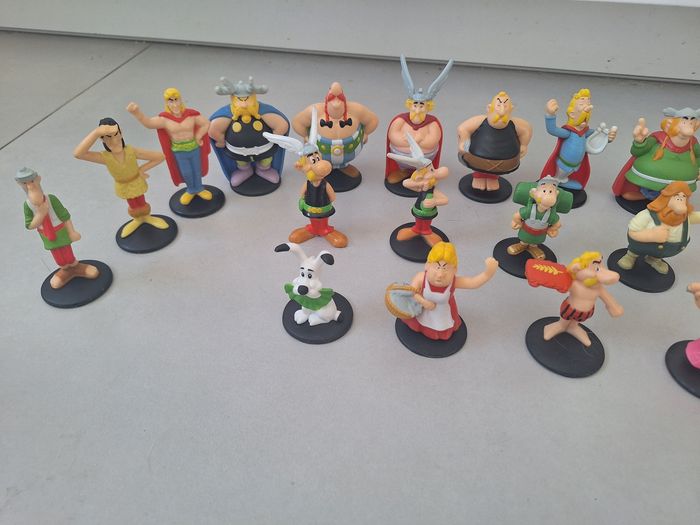 Lot 21 figurines Asterix et Obelix . Figurines uniques pas de doublon. - photo numéro 2