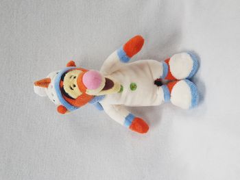 Peluche tigrou déguisement bonhomme de neige disney store