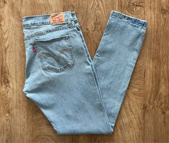 Jean/pantalon bleu Levi's 524 Skinny pour femme, taille W 32 L 32 (42 taille française) - photo numéro 2