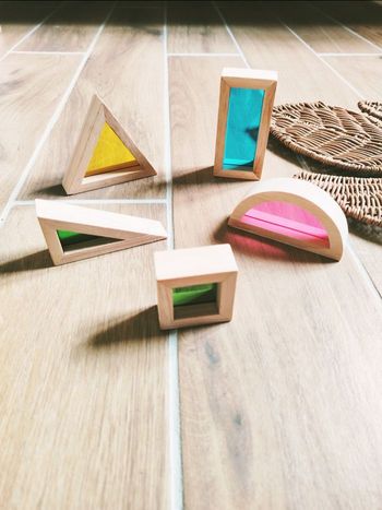 👶Jeu sensoriel - Lot de 5 blocs en bois d'hevea miroirs/ prismes sensoriels multicolores - JB847
