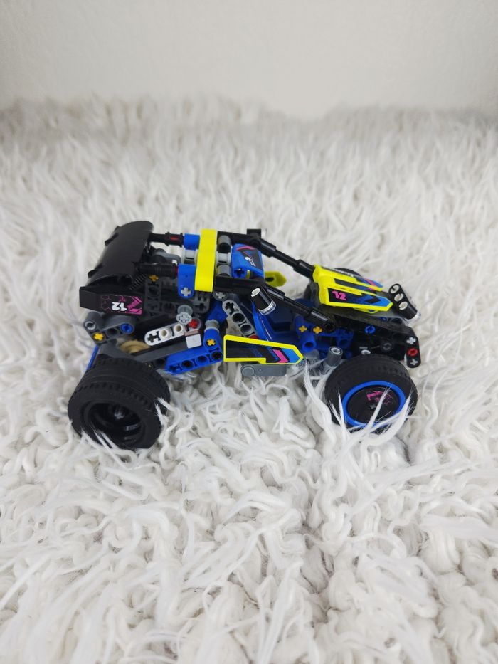 Le buggy tout terrain de courses Lego n ° 42164 🎅 - photo numéro 2
