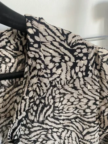 Blouse fluide noir et beige