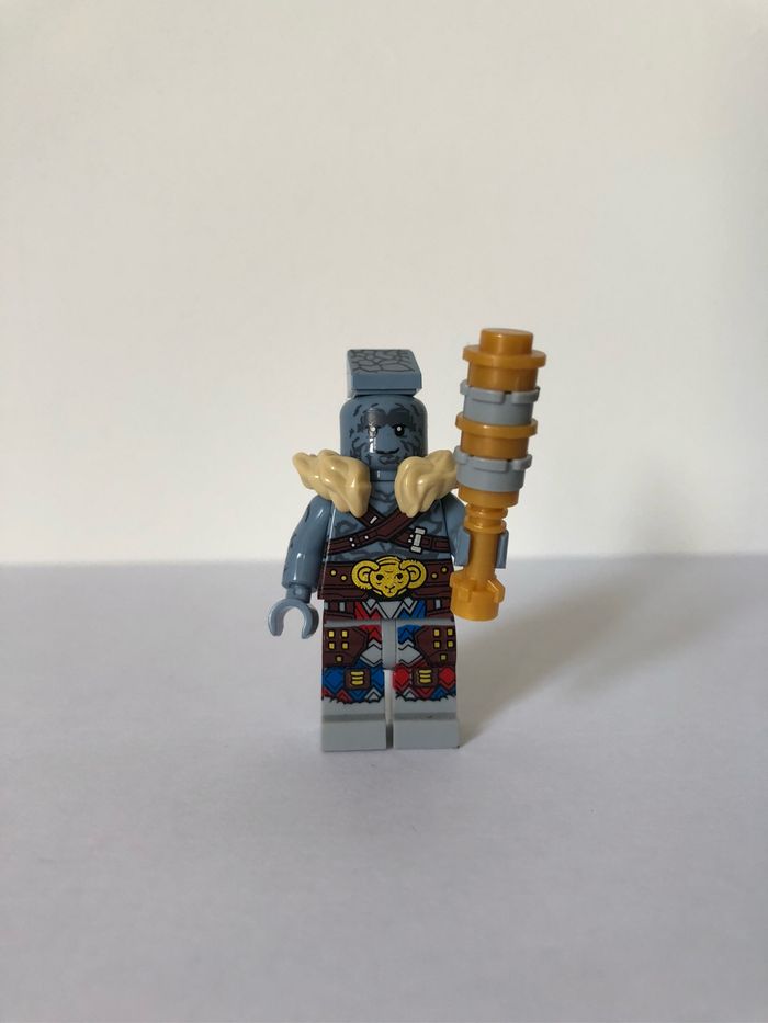 Figurine type lego Korg. Marvel