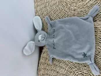Lapin GRAIN DE BLE doudou plat gris