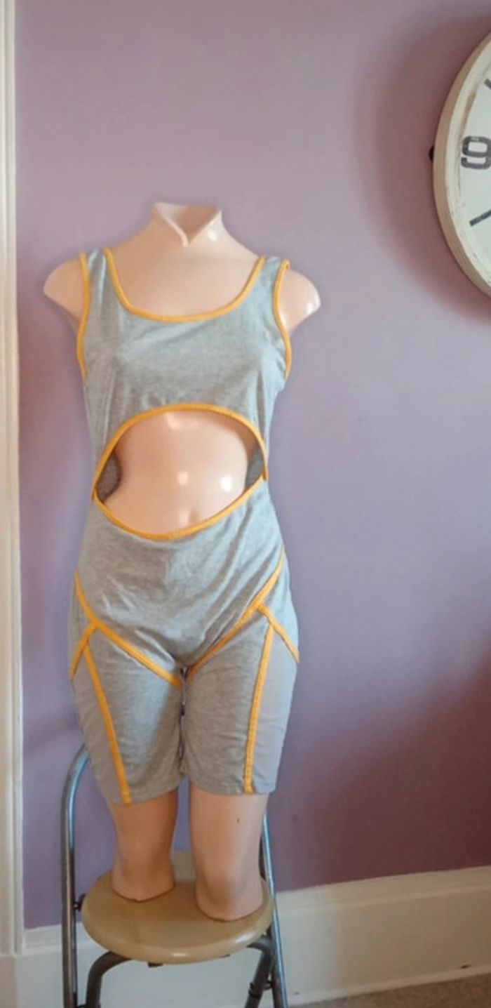 Combinaison short ouvert au ventre transparence aux cuisses - Gris/Jaune - Shein -Taille L - photo numéro 3