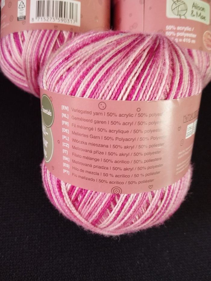 * 6 pelotes blanc et rose Multicolour fine par Alison & Mae - photo numéro 2