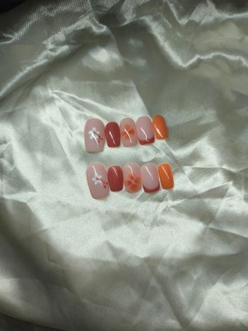 Press on nails