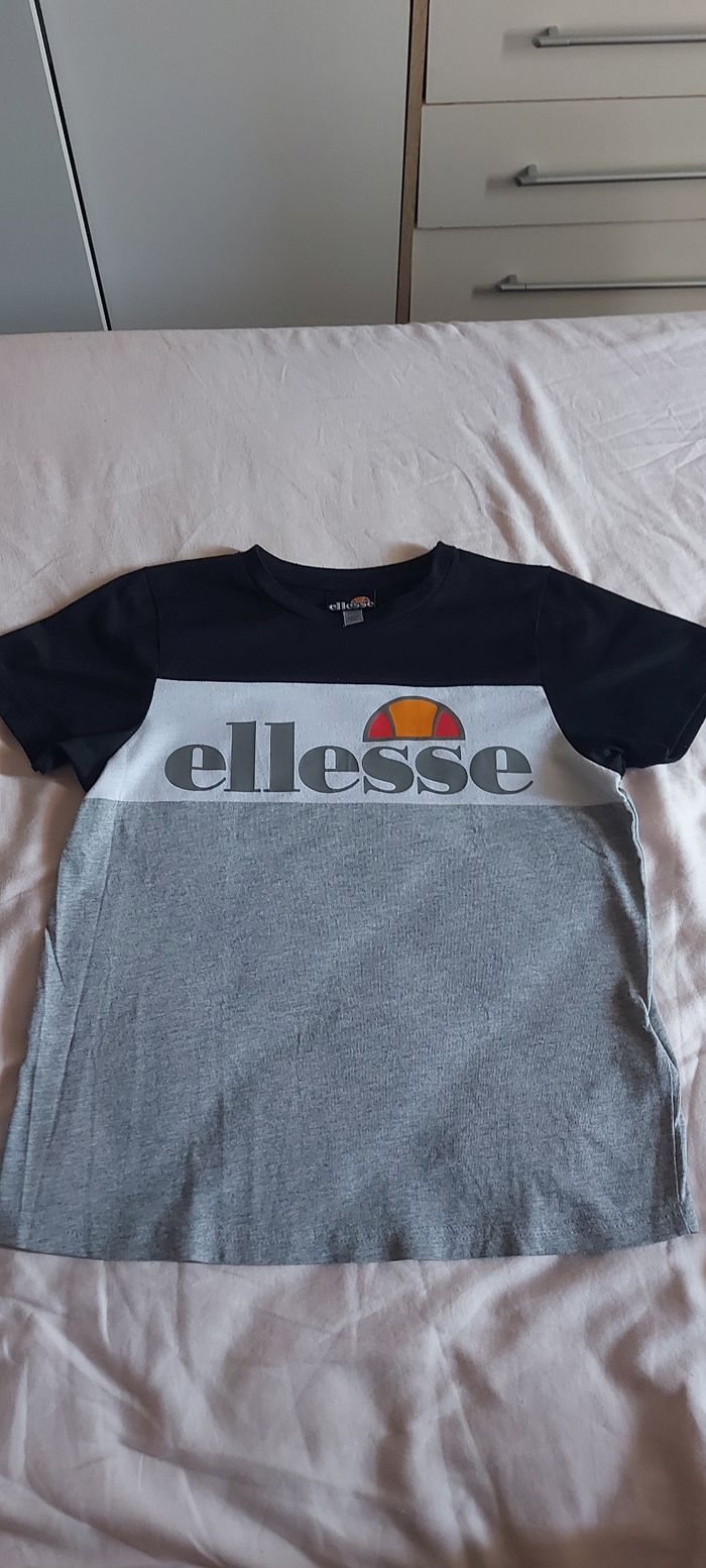 T-shirt Ellesse taille 10/11 ans