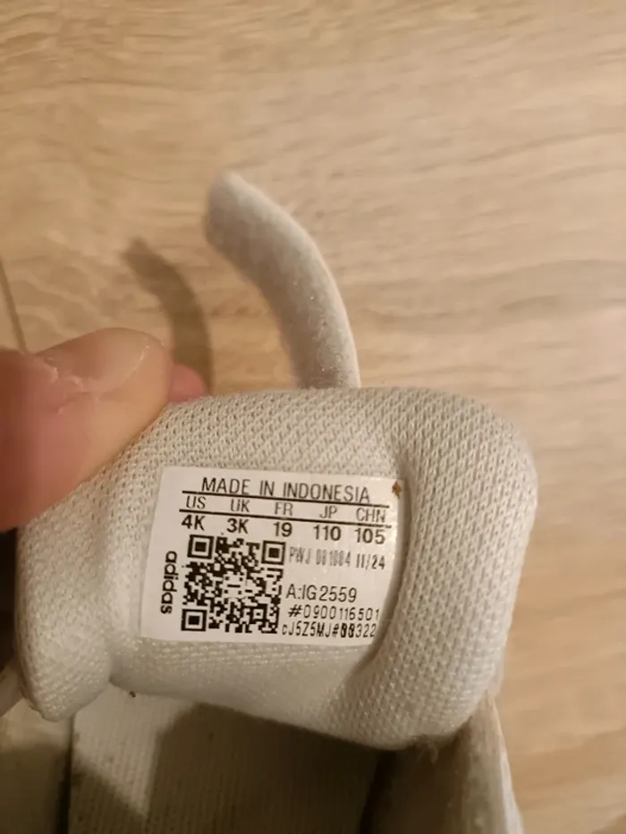 Basket adidas - taille 19- très bon etat - photo numéro 4