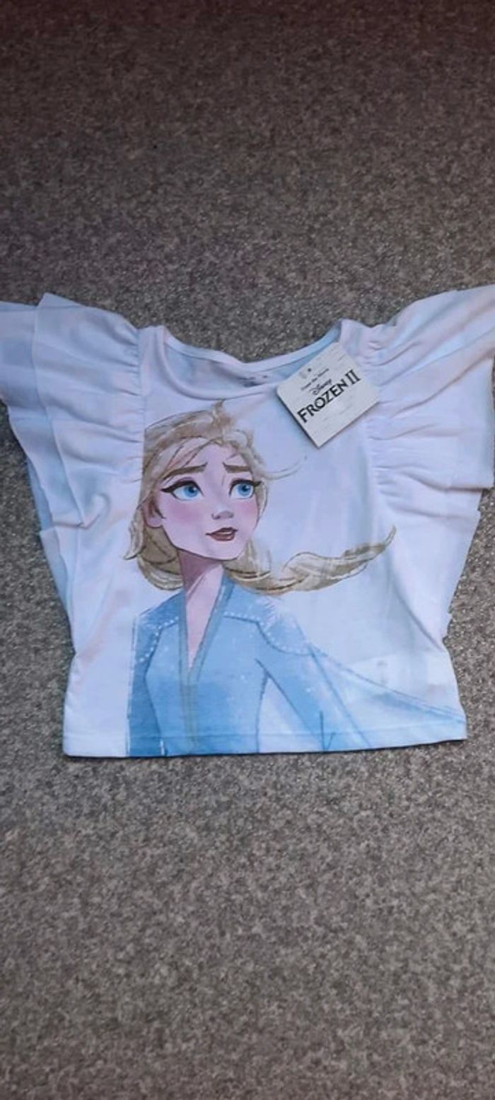 Disney t-shirt la reine des neiges
Taille 2/3 ans neuf