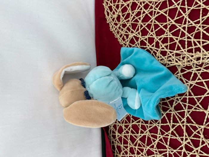 Doudou pantin Lapin Luminescent avec son mouchoir bleu beige blanc Baby Nat - photo numéro 3