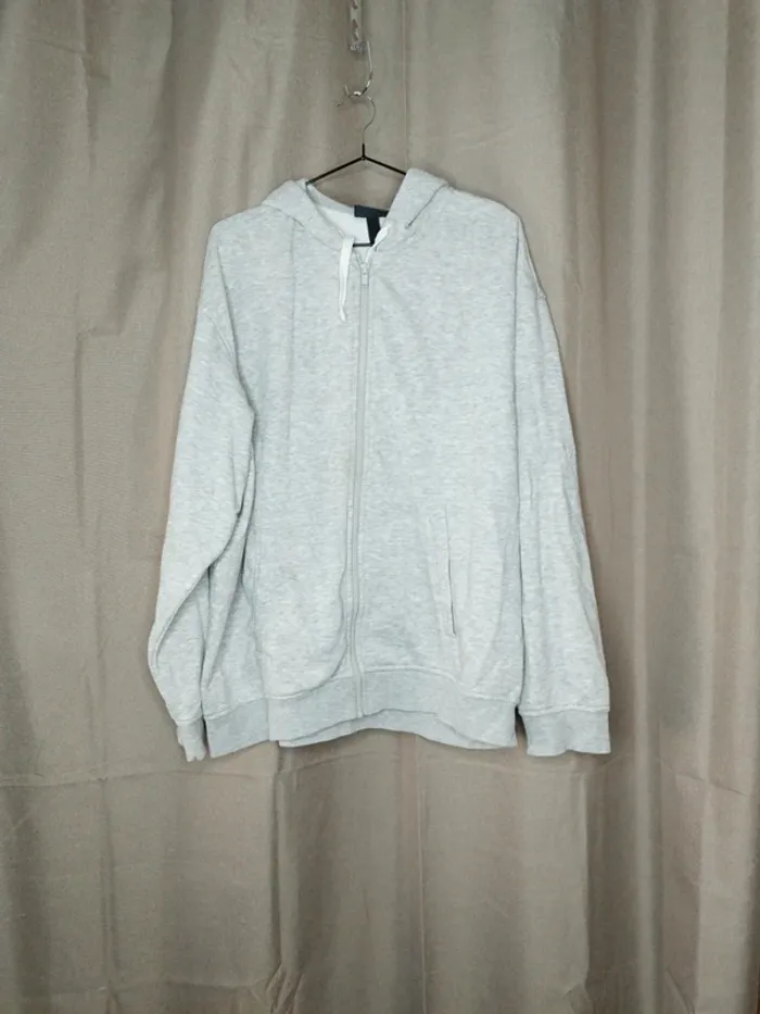 Sweat zippé à capuche