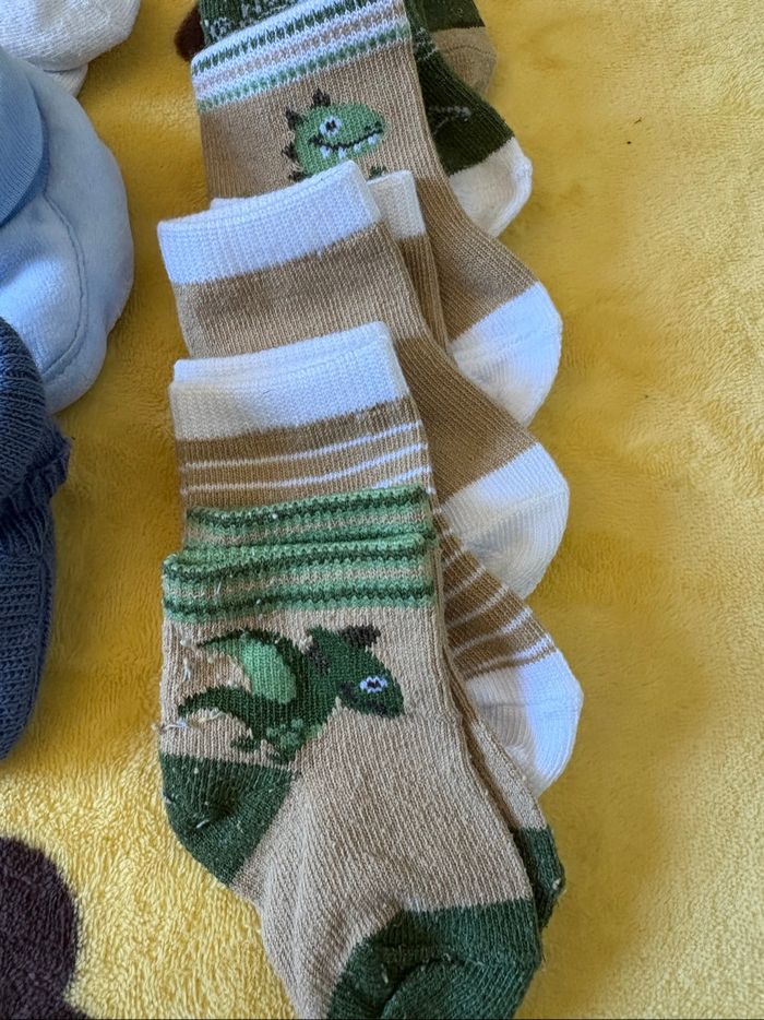 Lot chaussures chaussons chaussettes - photo numéro 7