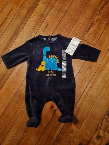 Pyjama kiabi taille 1 mois neuf