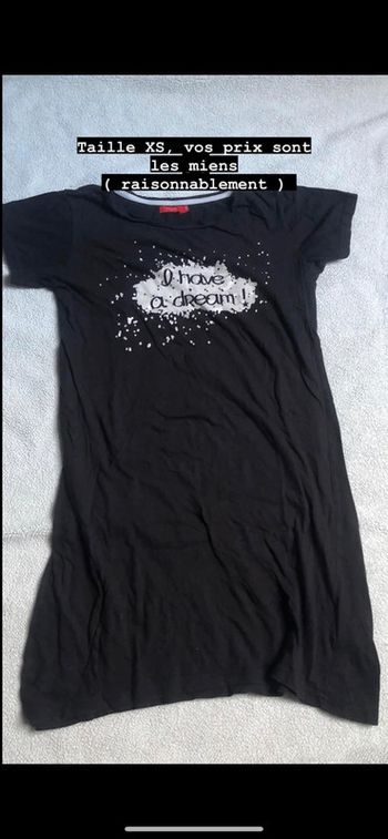 Robe de nuit taille XS en très bon état.