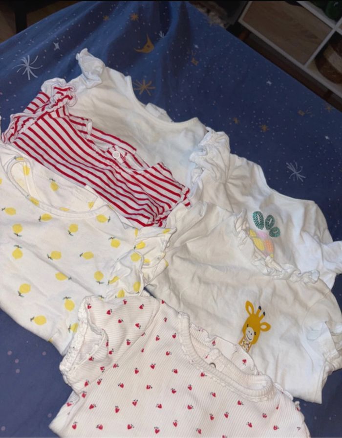 Lot de tshirts - photo numéro 2