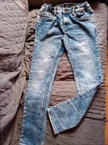 Jean  jog  C&A très  bon  état  13  ans