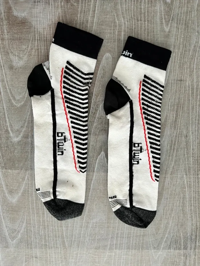 Chaussettes Vélo Taille 43/46 Neuves - photo numéro 2