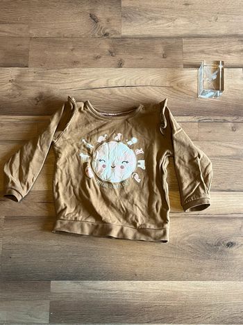 Je vend un pull fille 18 mois 86 cm très bon état