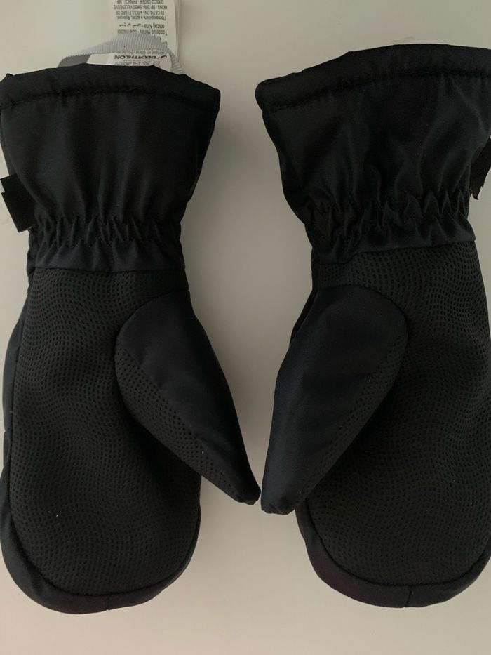 Casque de ski + lunette+ gants  6 ans