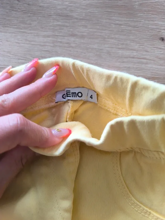 Pantalon jaune , taille 4 ans , neuf, fille - photo numéro 3