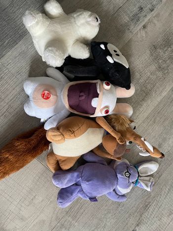 Lot 16 peluches.