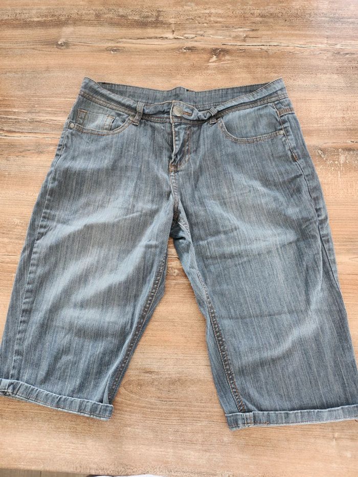 Pantacourt bermuda Short en jean taille 38 en bon etat
