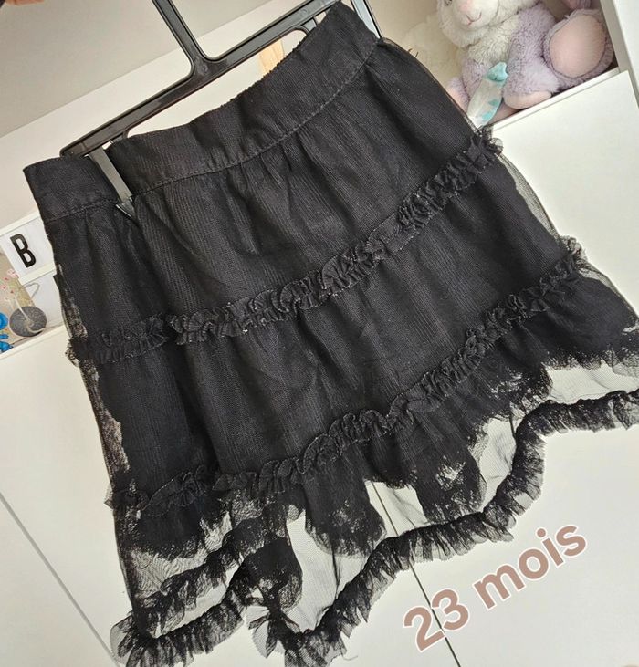Jolie jupe noire – Taille 23 mois