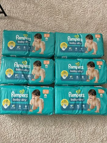 Six paquets de couches Pampers taille 3