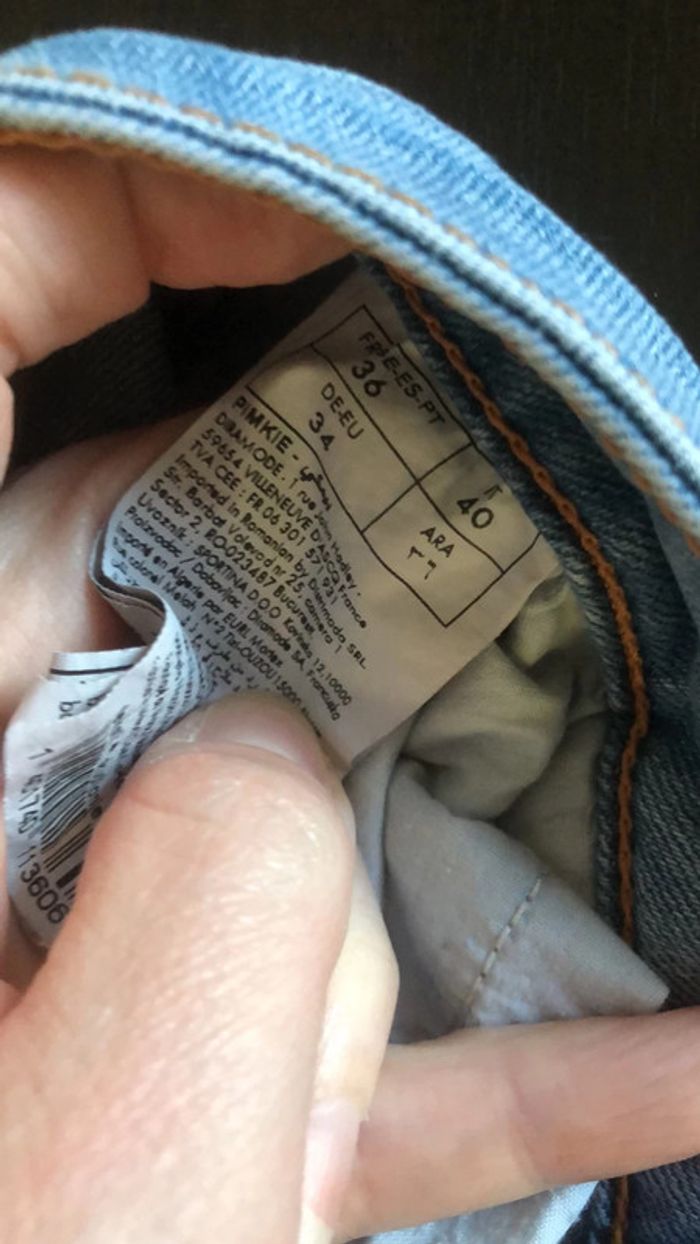 Jeans troué - photo numéro 3