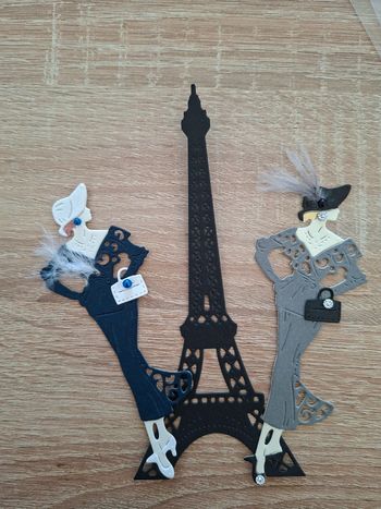 Lot embellissement scrapbooking, femmes rétro et tour Eiffel