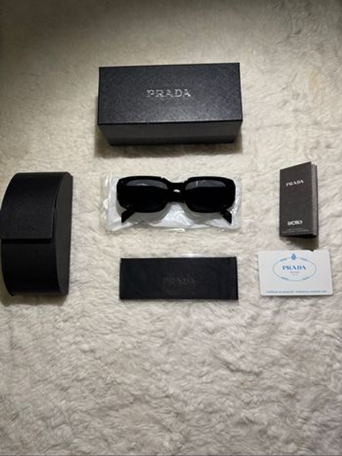 Lunette de soleil prada