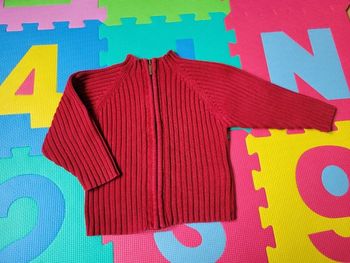 Gilet rouge Okaidi 2 ans