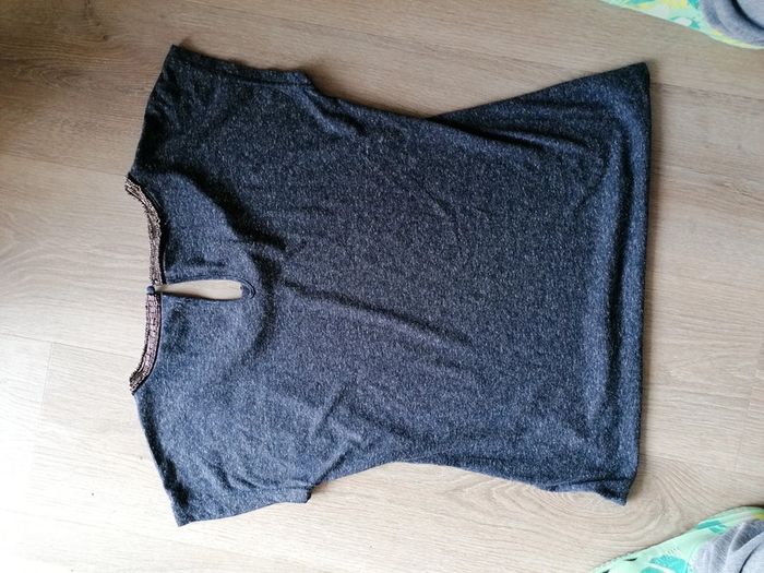 Tee shirt col perles - photo numéro 5