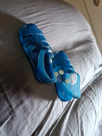 Sandale en plastique