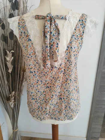 Top fleurs et dentelle M