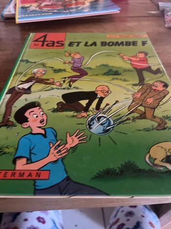 Le 4 as et la bombe F