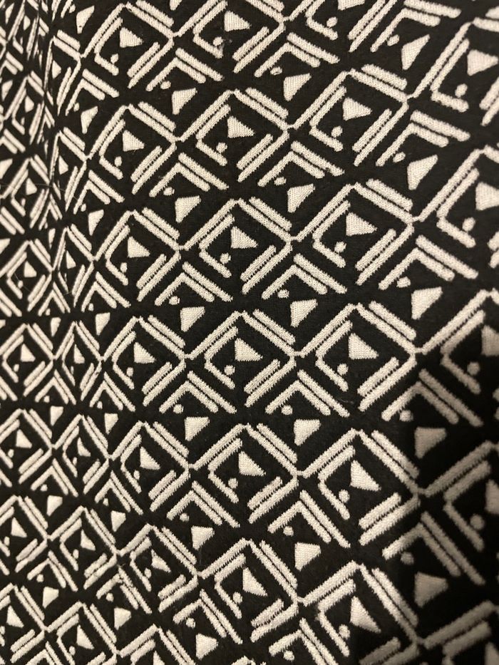 Jupe courte   T42« Dessins » noir et blanc - photo numéro 2