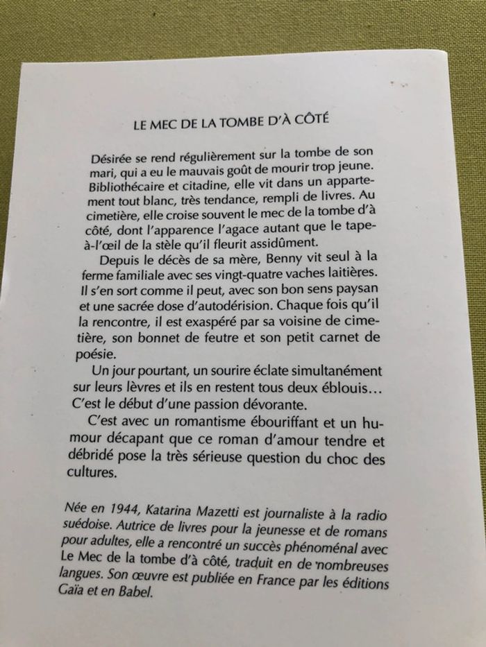 Livre le mec de la tombe d’à côté - photo numéro 3