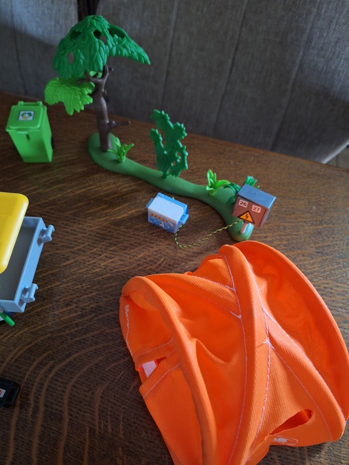 Playmobil 5432 + voiture 5436 + voiturette Offerte - photo numéro 6