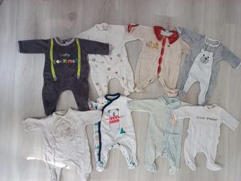 Lot de 8 pyjamas 1 mois en velours