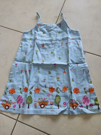 Jolie robe à petites bretelles comme neuve  DPAM