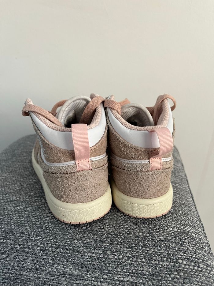 Baskets Montantes Jordan Pour Filles Taille 29,5 - photo numéro 7