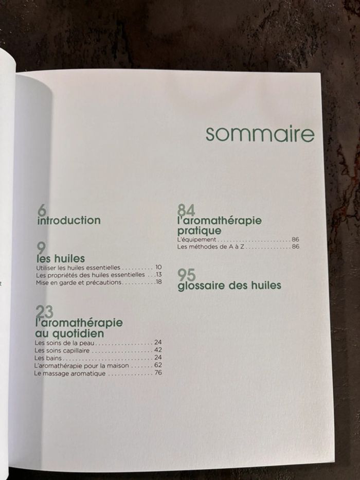 Livre Huiles essentielles Initiation à l aromathérapie - photo numéro 3