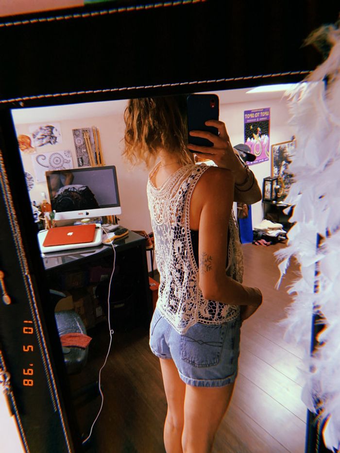 Petit gilet en dentelle - photo numéro 2