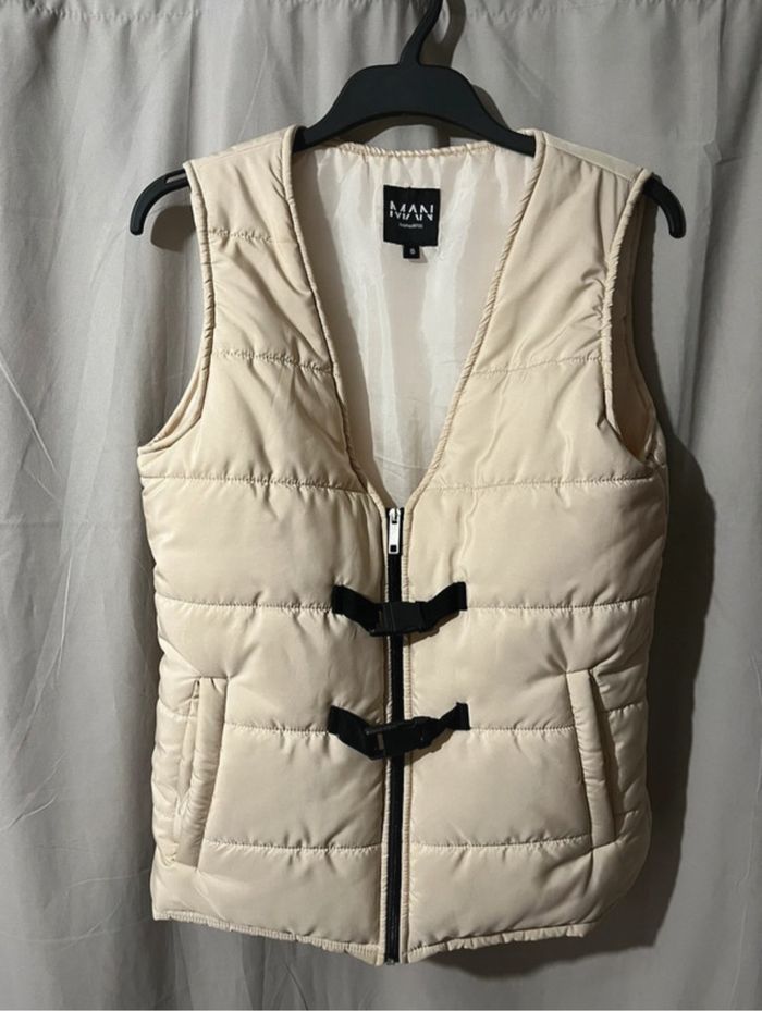 Manteau SANS MANCHE BOOHOO
