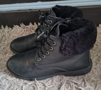 Bottines cuir avec fausse fourrure 35