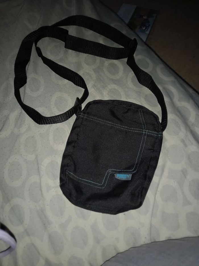 Sac bandouliere puma 15 20 cm de haut taille d'un portable à peut pret